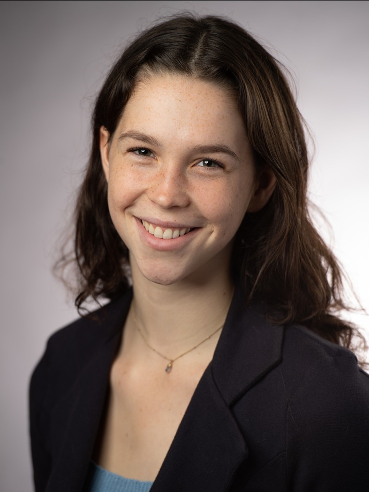 Aliza Kopans ’25, peer career advisor
