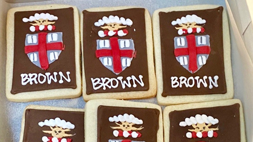 Cookies decorated with Brown coat of arms.