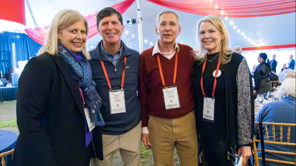 alums smiling on reunion arrival day